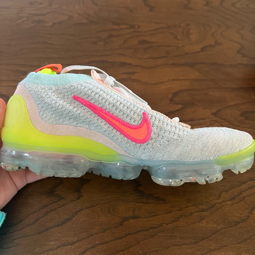 Nike Air VaporMax 2021 ‘neon’
Women’s size 7